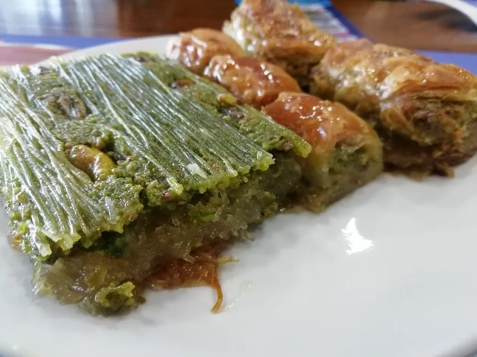 Hasan Masat Künefe Katmer Baklava ve Kahvaltı Salonu - Çankaya, Ankara kahvaltı mekanı