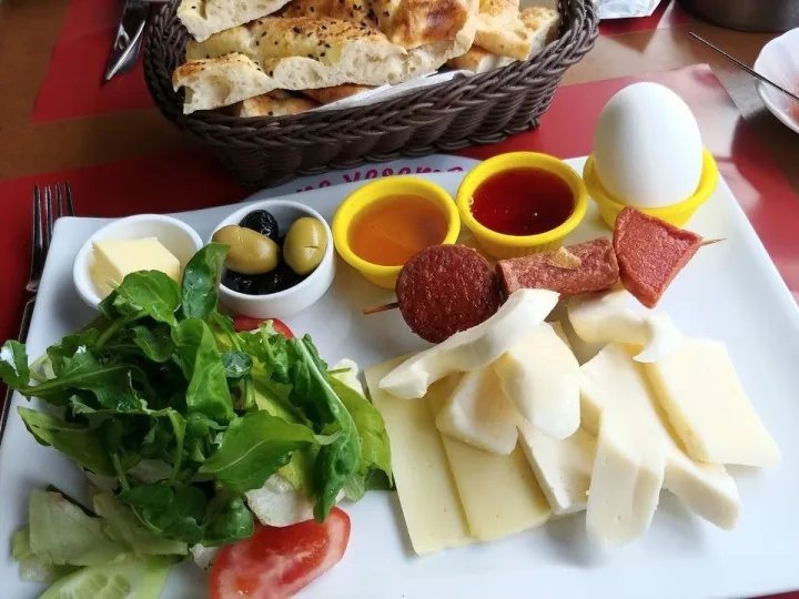Gümüş Pasta Cafe Bistro - Çankaya kahvaltı mekanı fotoğrafı 2